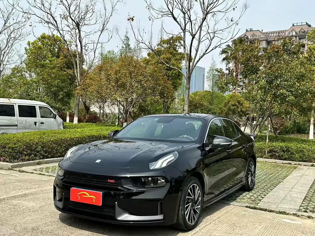 Lynk & Co 03