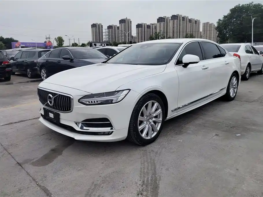 Купить Volvo S90