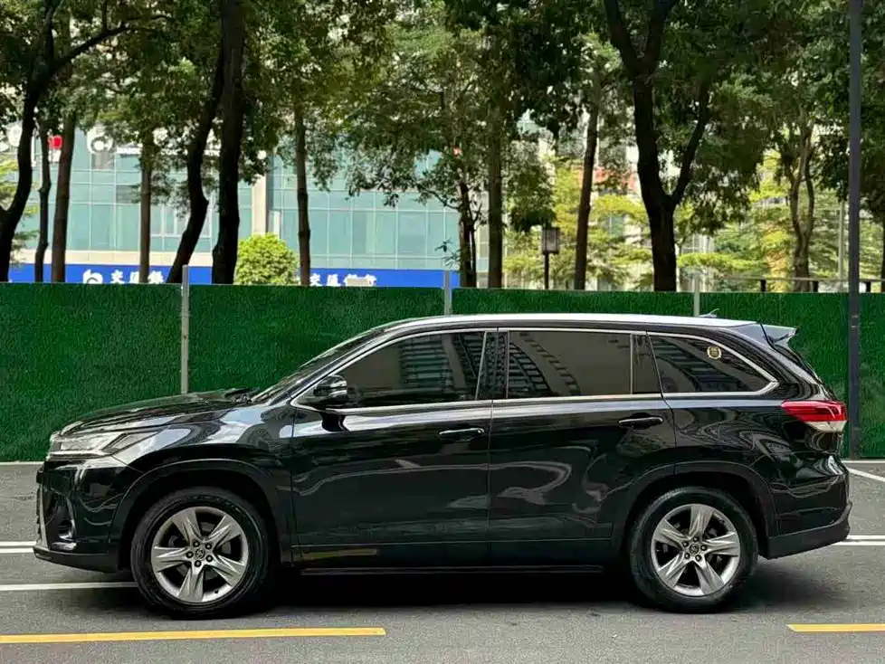 Toyota Highlander 2018 2.0T Luxury 7 мест V