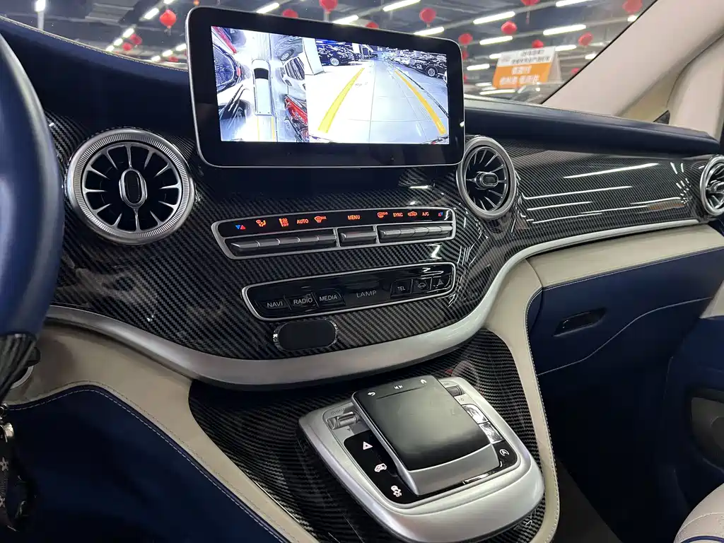 Mercedes-Benz Vito 2023 2.0T 7 мест