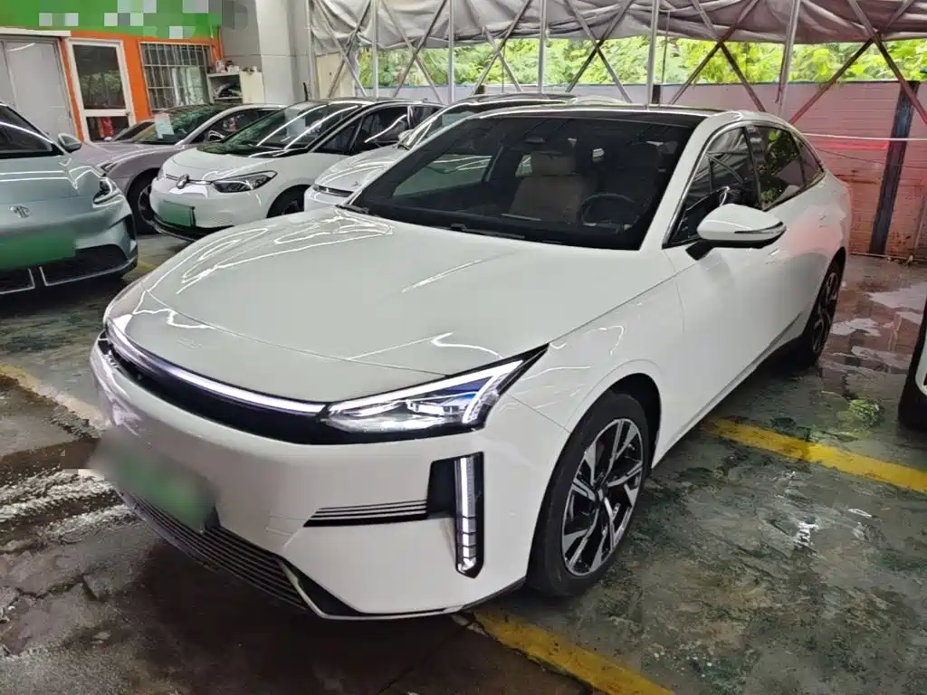Geely Galaxy L6 2023 125km Star Ship