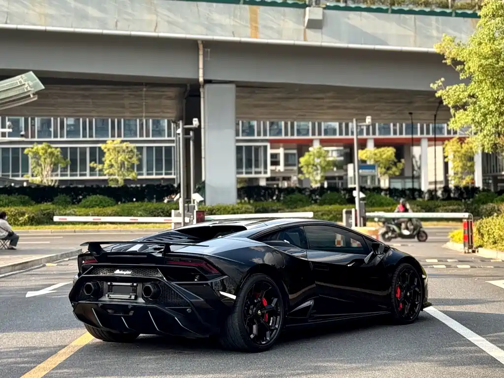 LAMBORGHINI HURACÁN
