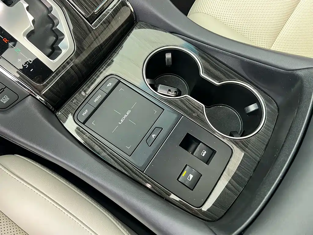 Lexus LM — миниатюра 8