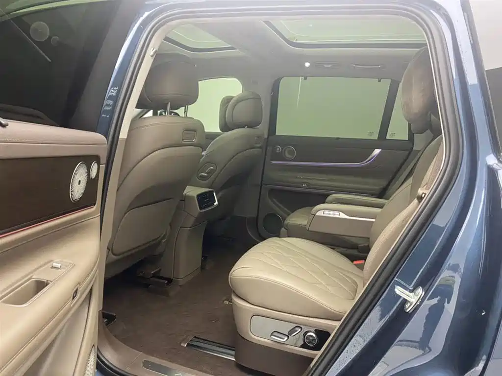 AITO ASK THE WORLD M9