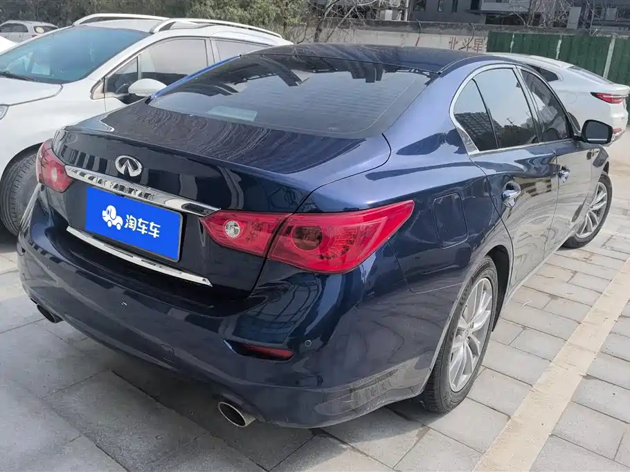 INFINITI Q50L
