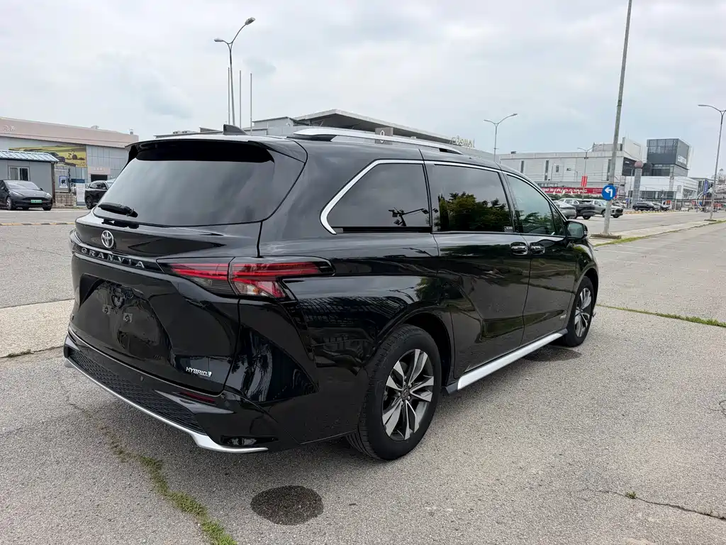 Toyota Granvia 2024 2.5L Luxury