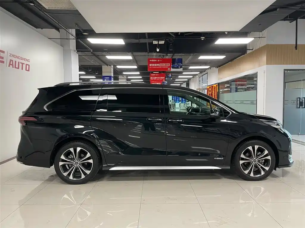 Toyota Granvia 2023 2.5L Luxury PLUS