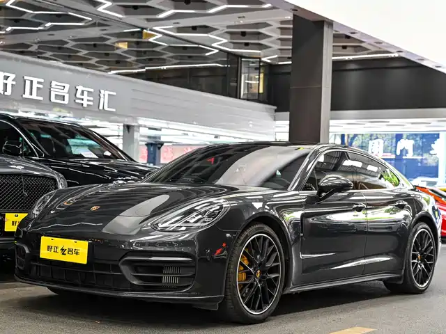PORSCHE PANAMERA