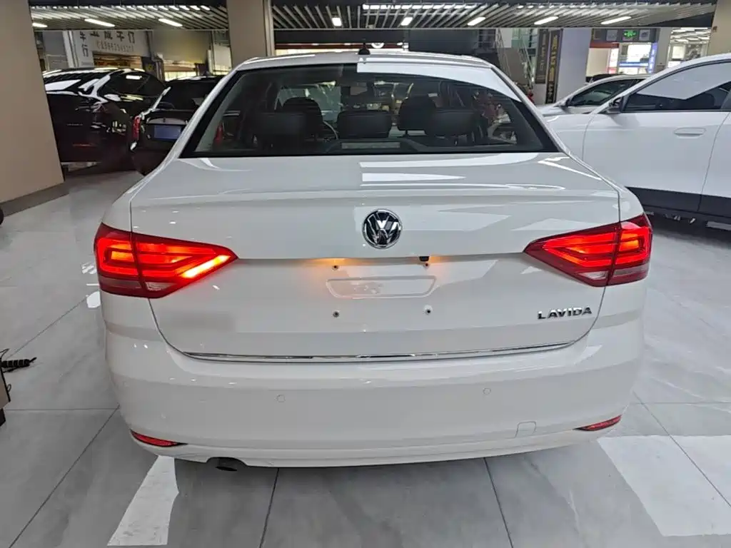 Volkswagen Lavida — миниатюра 6