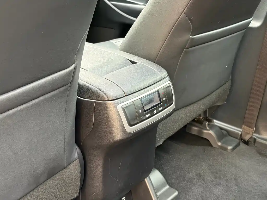 Toyota Highlander — миниатюра 18