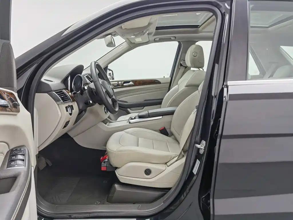 Mercedes-Benz M-Class — миниатюра 10