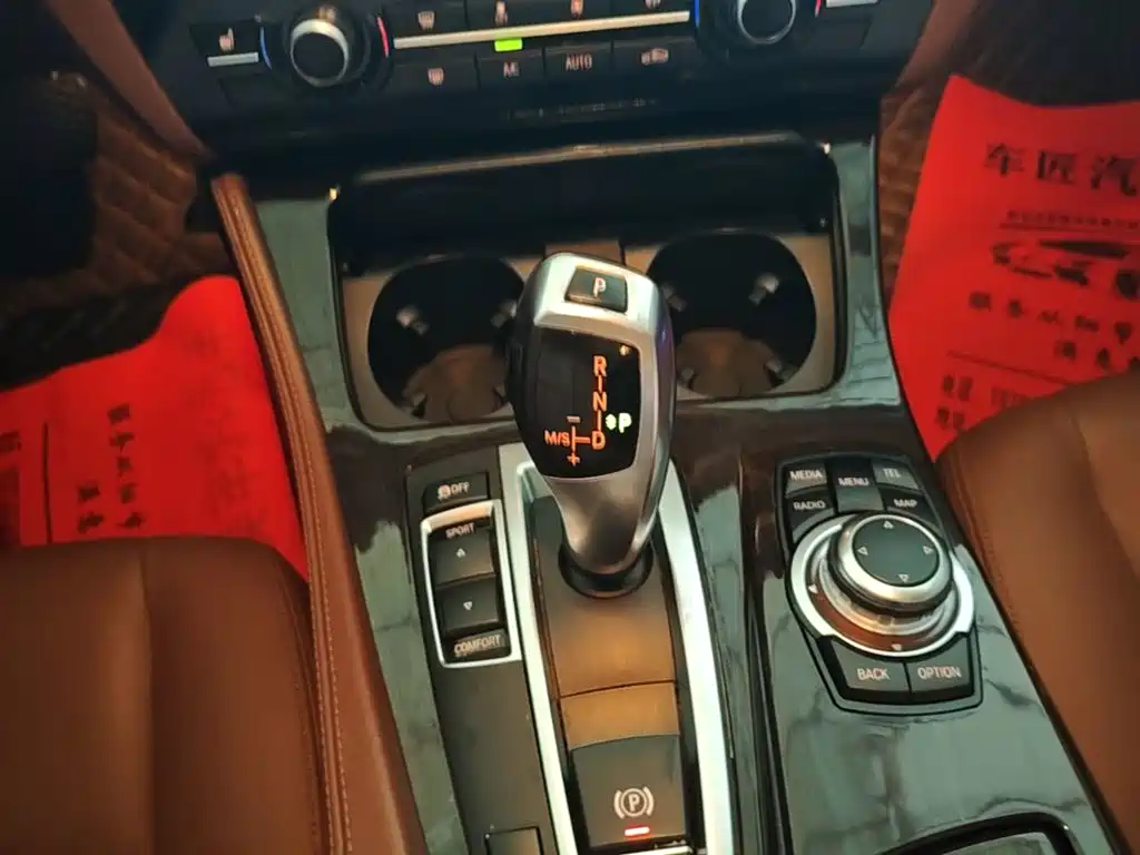 BMW 5 Series — миниатюра 10