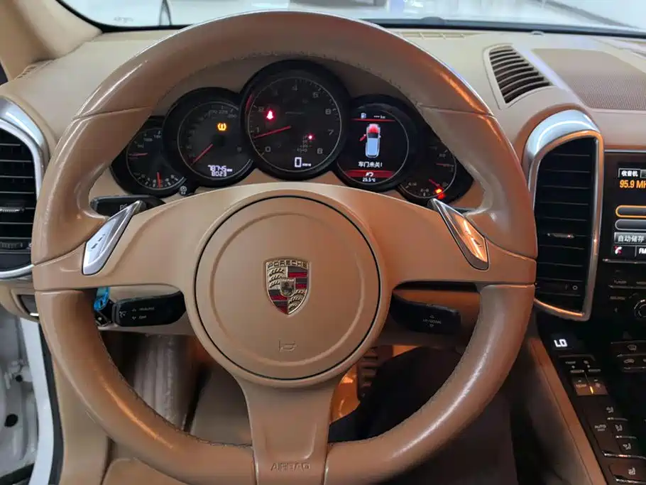 Porsche Cayenne — миниатюра 15