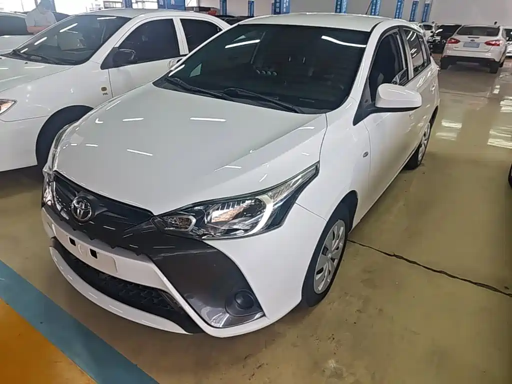Toyota Yaris L — миниатюра 2