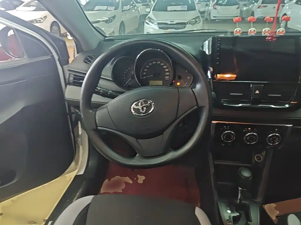 Toyota Yaris L — миниатюра 11