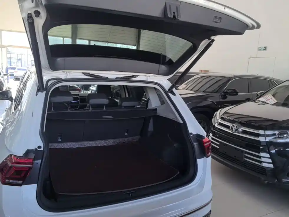 Volkswagen Tiguan L PHEV — миниатюра 19