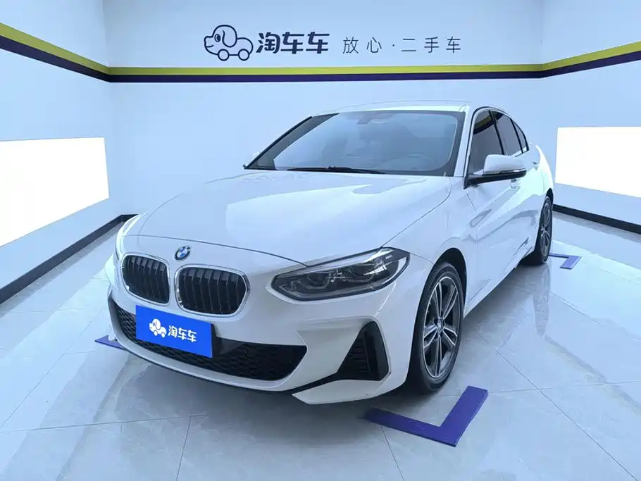 BMW 1 Series 2022 — фото 1