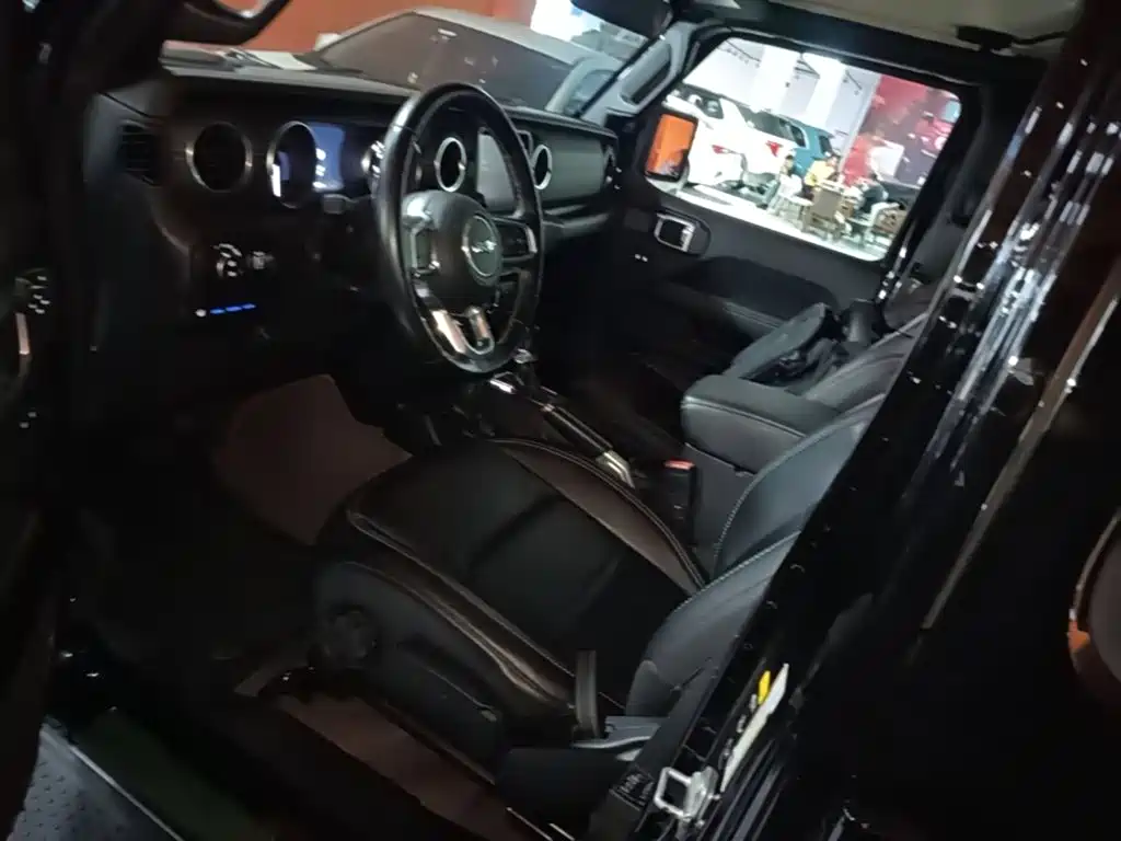 Jeep Wrangler PHEV — миниатюра 15