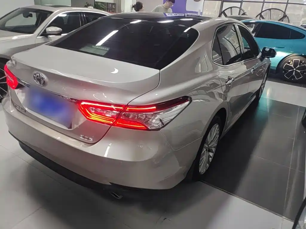 Toyota Camry — миниатюра 7