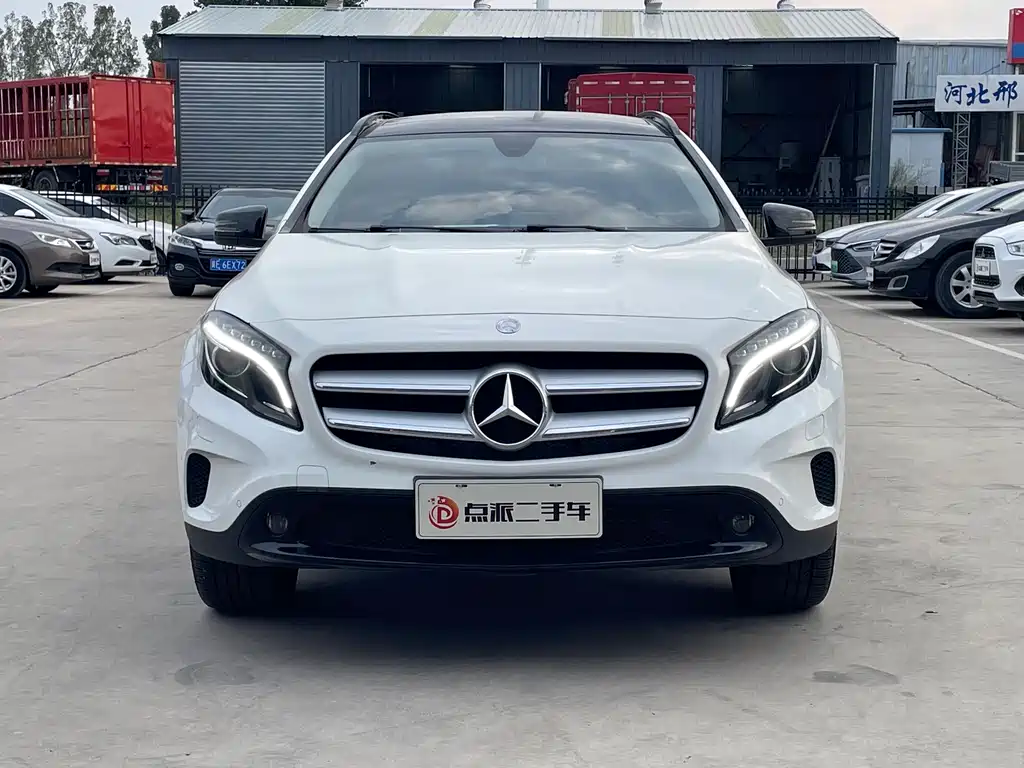 MERCEDES-BENZ  GLA