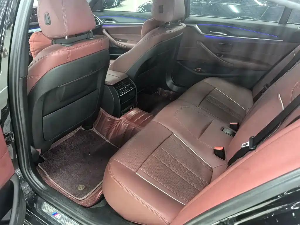 BMW 5 Series — миниатюра 8