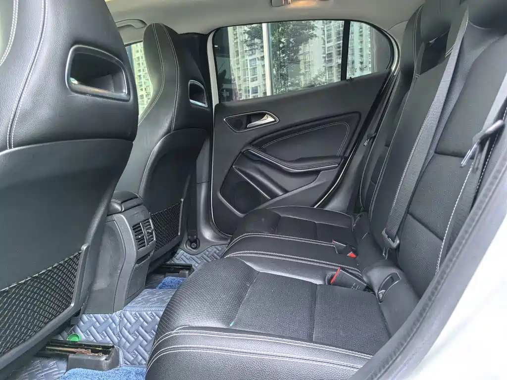 Mercedes-Benz GLA — миниатюра 10