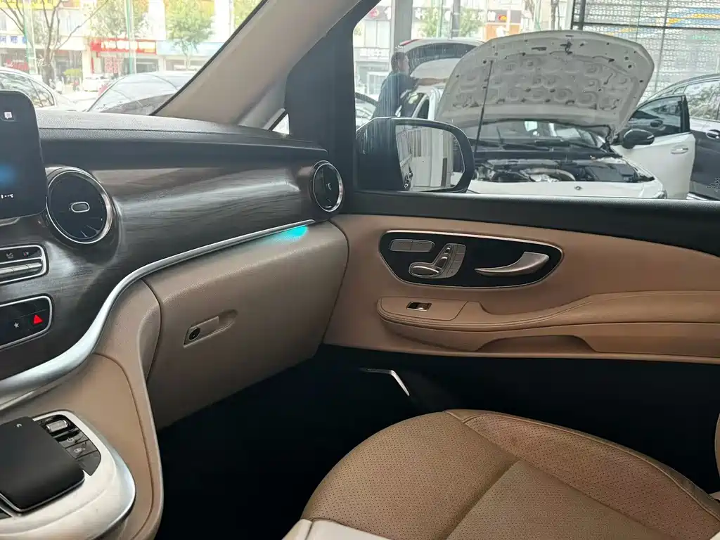 Mercedes-Benz V-Class — миниатюра 7