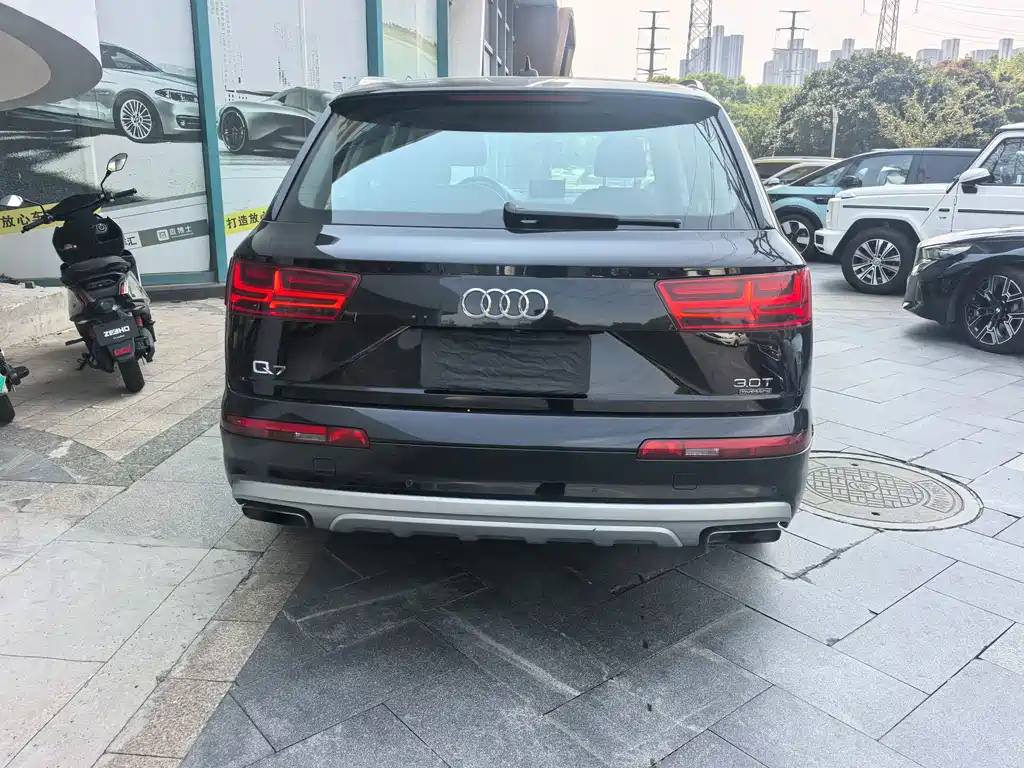Audi Q7 — миниатюра 4