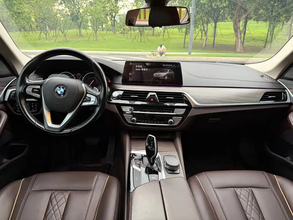 BMW 5 Series — миниатюра 4