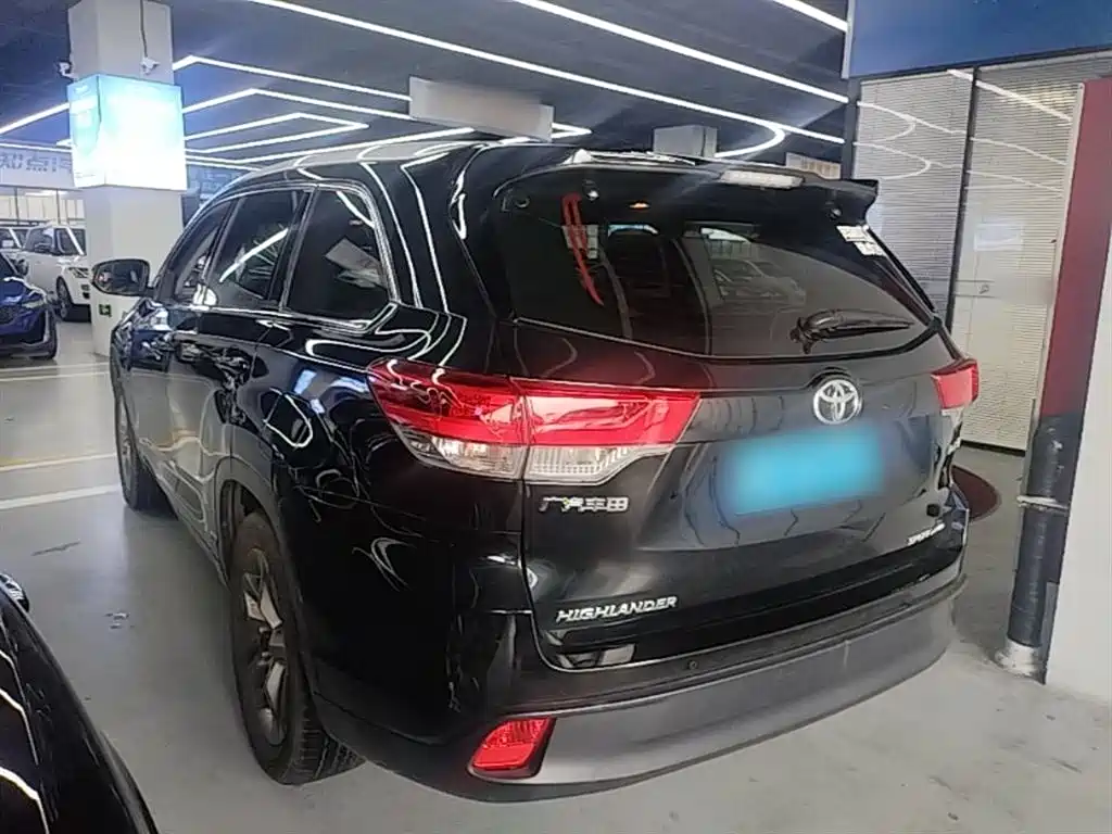 Toyota Highlander 2021 2.0T Luxury 7 мест