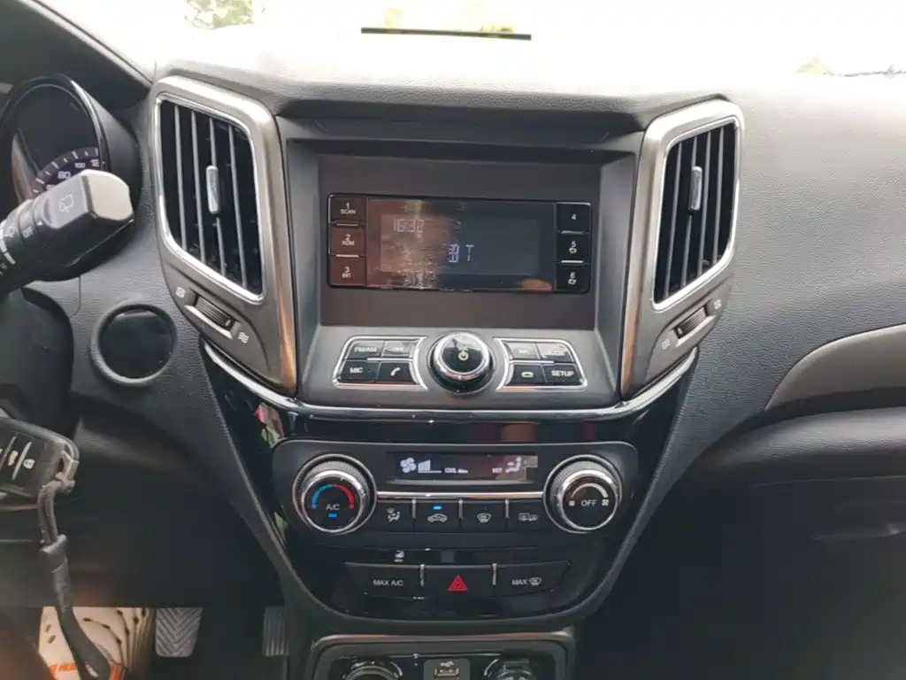 Changan CS15 — миниатюра 9