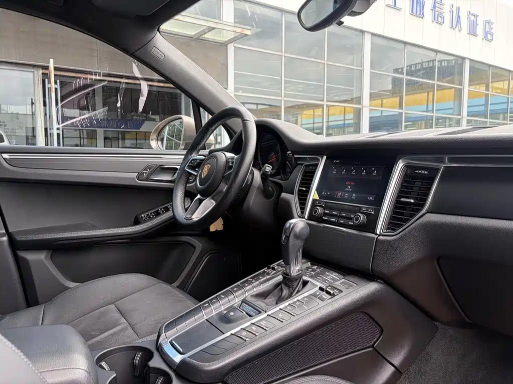 Porsche Macan — миниатюра 4