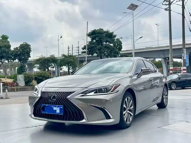 LEXUS ES 2020