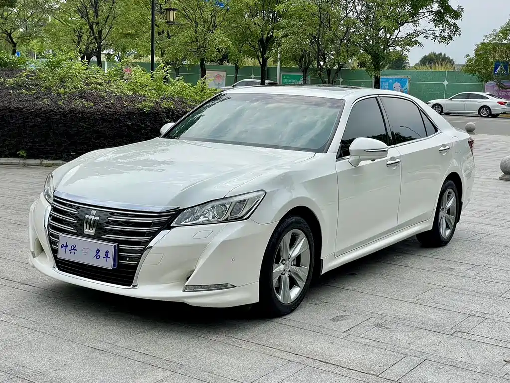 Купить Toyota Crown