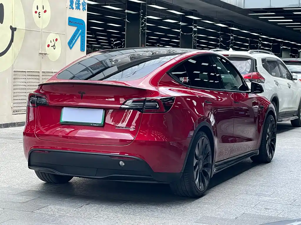 TESLA MODEL Y