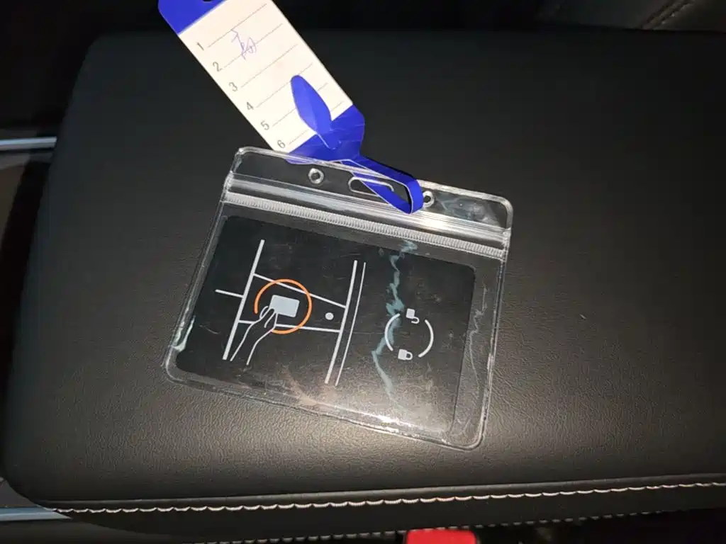 Tesla Model Y — миниатюра 9