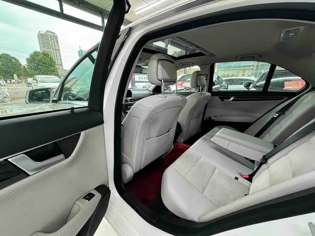 Mercedes-Benz C-Class — миниатюра 5
