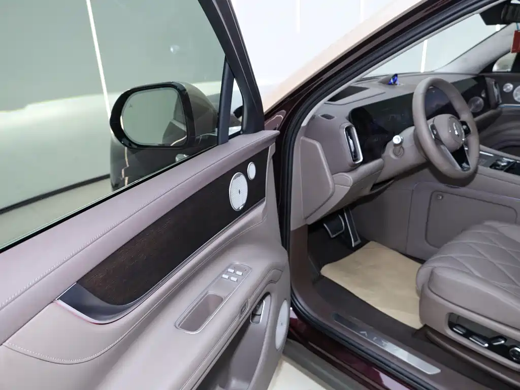 AITO ASK THE WORLD M9