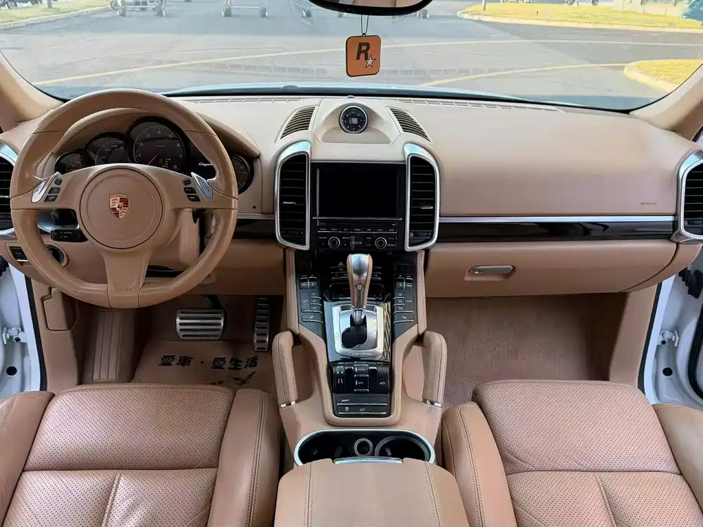 Porsche Cayenne — миниатюра 5