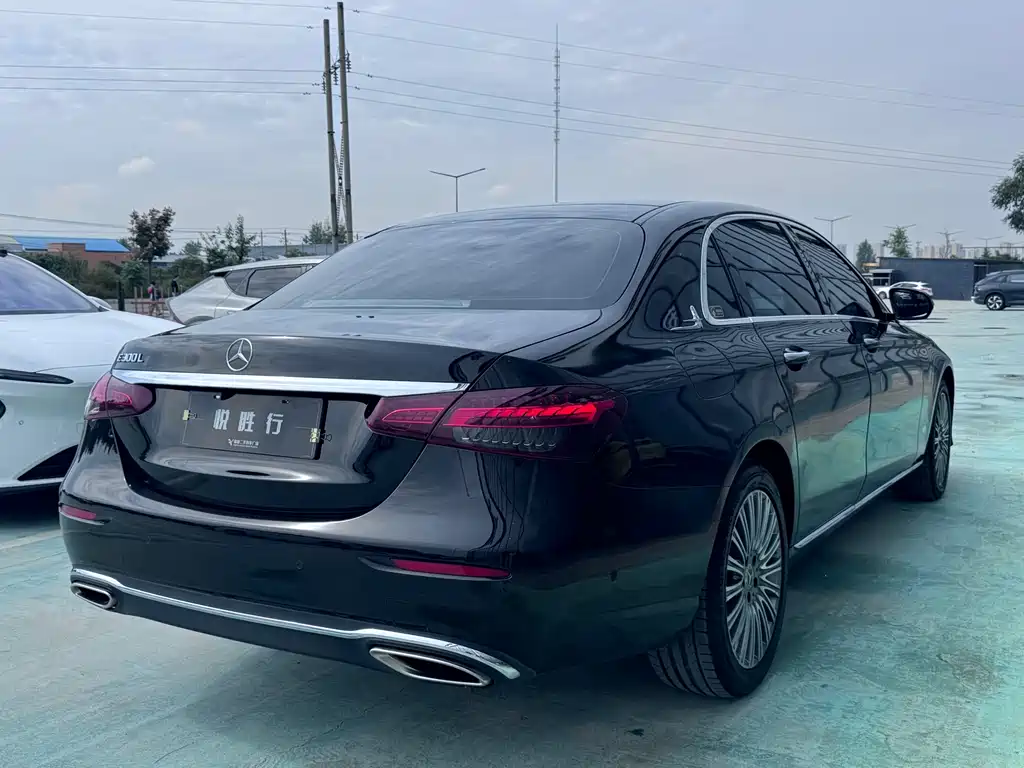 Mercedes-Benz E-Class — миниатюра 7