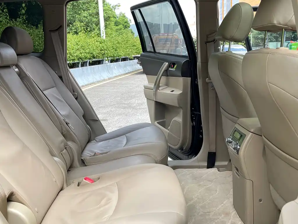 Toyota Highlander — миниатюра 10