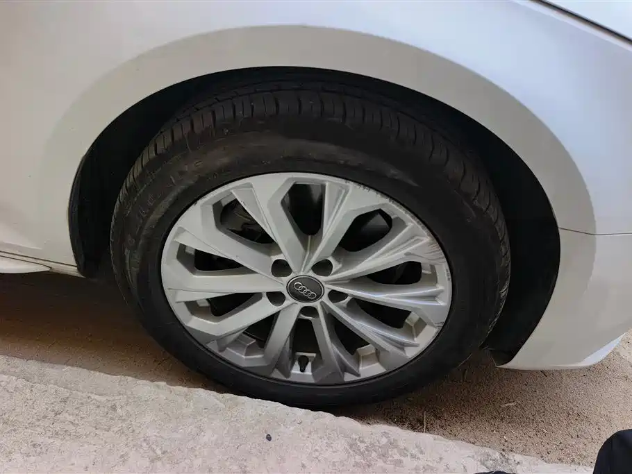 Audi A4L 2019 40 TFSI VI