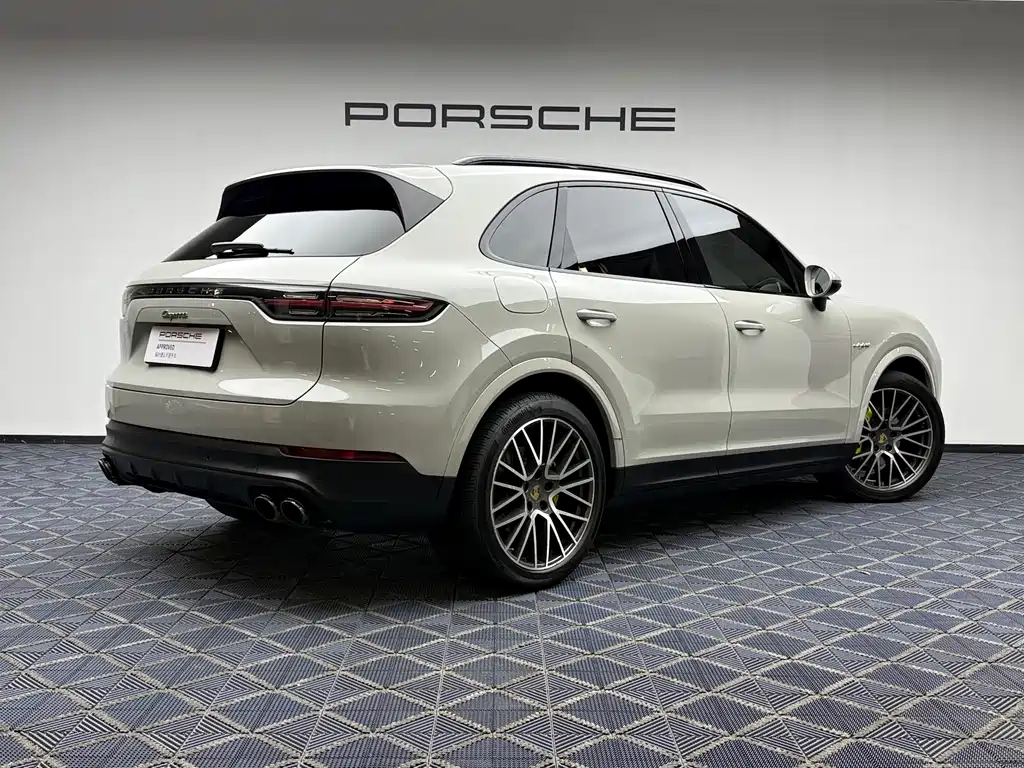 Porsche Cayenne Hybrid — миниатюра 16