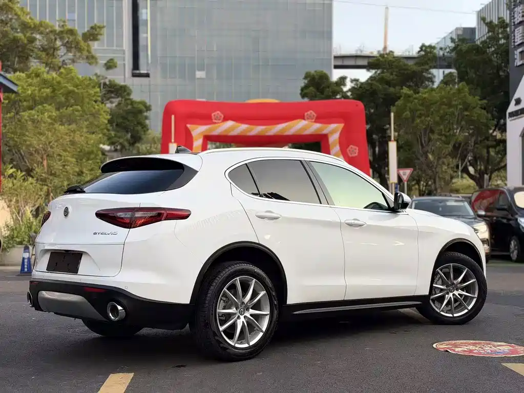 Alfa Romeo Stelvio — миниатюра 3
