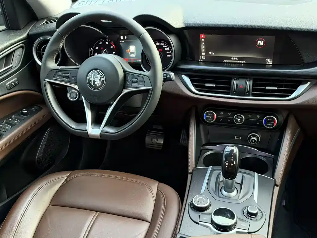 Alfa Romeo Stelvio — миниатюра 10