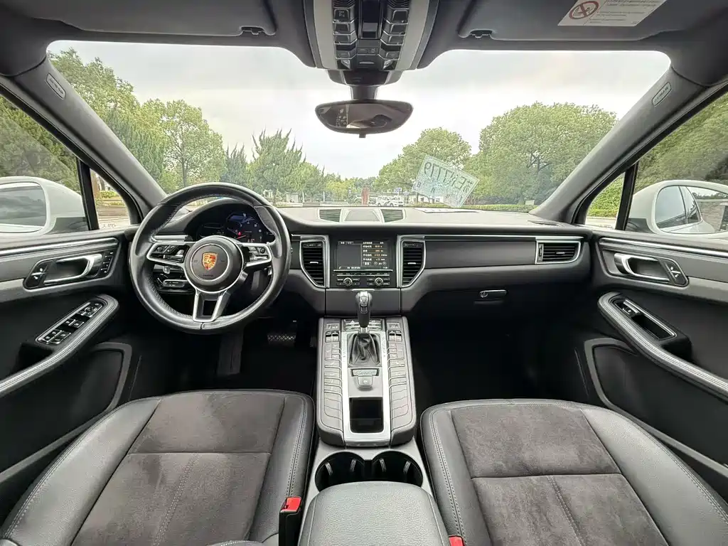 Porsche Macan — миниатюра 5