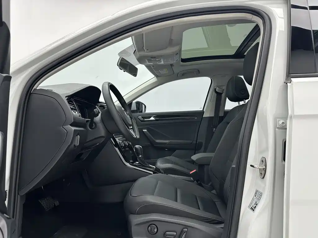 Volkswagen T-Roc 2022 280TSI DSG PLUS