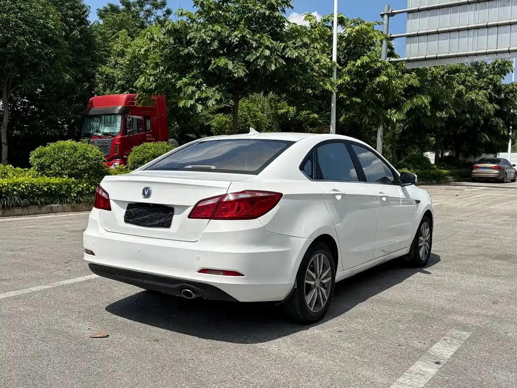 Changan Eado — миниатюра 4