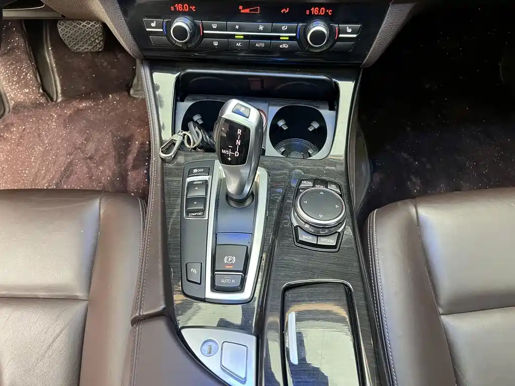 BMW 5 Series — миниатюра 9