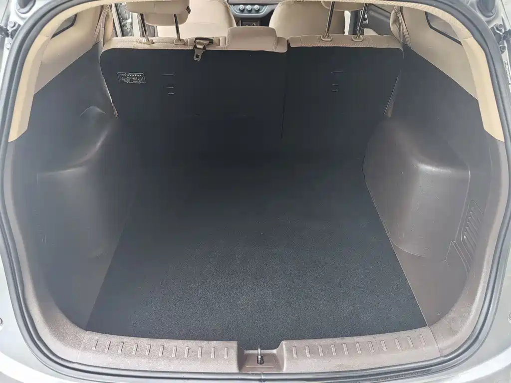 Baojun 310W — миниатюра 10
